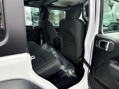 2026 Jeep Wrangler — photo 30 view