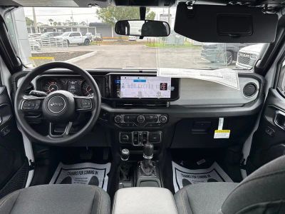 2026 Jeep Wrangler — photo 32 view