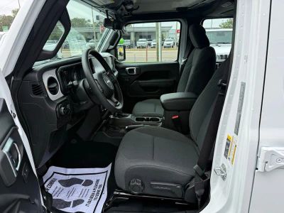 2026 Jeep Wrangler — photo 17 view