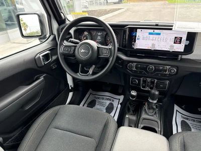 2026 Jeep Wrangler — photo 33 view