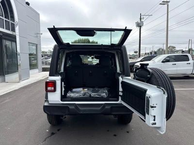 2026 Jeep Wrangler — photo 35 view
