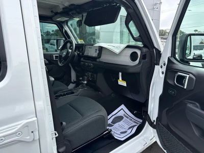 2026 Jeep Wrangler — photo 29 view