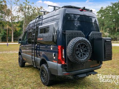 2026 OUTSIDE VAN - Photo 10