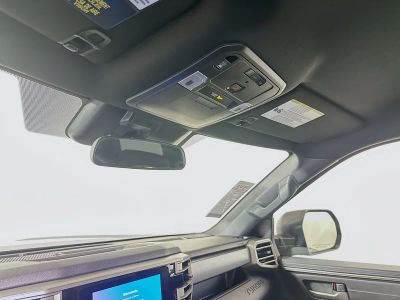 2025 Toyota Tundra 4WD — photo 18 view