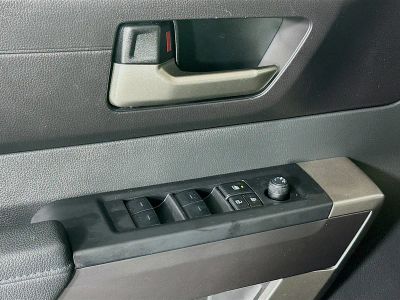 2025 Toyota Tundra 4WD — photo 14 view