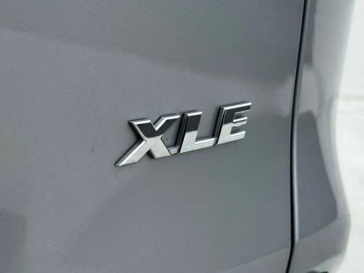 2025 Toyota RAV4 - Photo 14