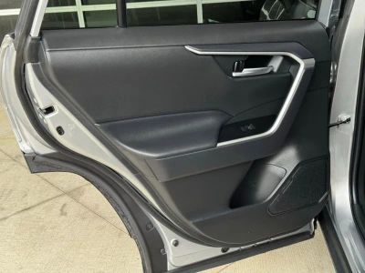 2025 Toyota RAV4 - Photo 18