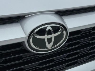 2025 Toyota RAV4 - Photo 8