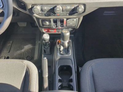 2026 Jeep Wrangler — photo 20 view