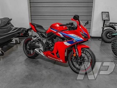 2026 Honda CBR650R E-Clutch - Photo 2