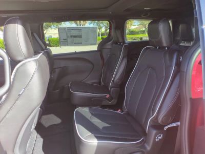 2026 Chrysler Pacifica — photo 15 view