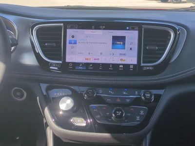 2026 Chrysler Pacifica — photo 19 view