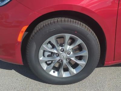 2026 Chrysler Pacifica — photo 11 view