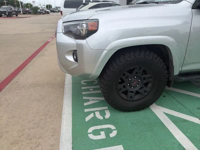 2023 Toyota 4Runner - Photo 2