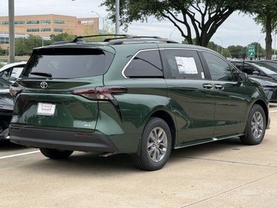 2026 Toyota Sienna - Photo 4