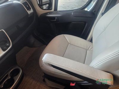 2022 Thor Motor Coach Rize — photo 17 view