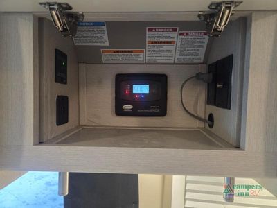 2022 Thor Motor Coach Rize — photo 25 view