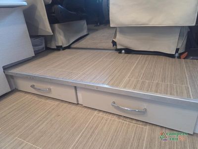 2022 Thor Motor Coach Rize — photo 18 view