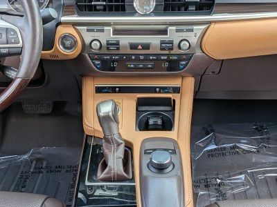2018 Lexus ES — photo 19 view