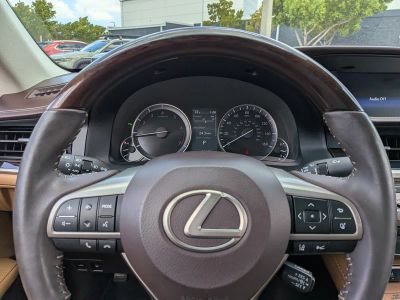 2018 Lexus ES — photo 27 view
