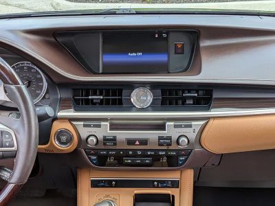 2018 Lexus ES — photo 18 view