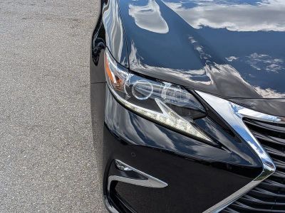 2018 Lexus ES — photo 9 view