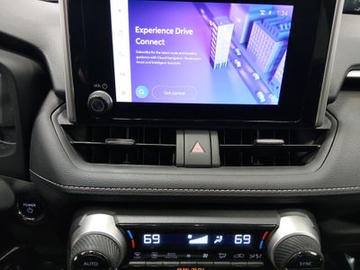 2024 Toyota RAV4 - Photo 17