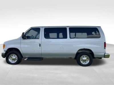 2006 Ford E-350SD — side profile view