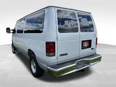 2006 Ford E-350SD — rear three-quarter view