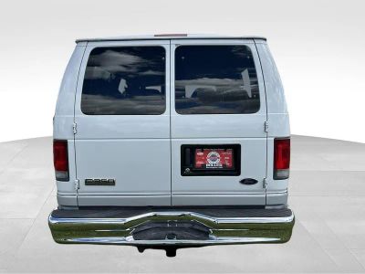 2006 Ford E-350SD — detail view