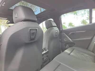 2026 BMW i5 — photo 13 view