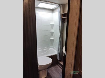 2021 Coachmen RV Freedom Express - Photo 40