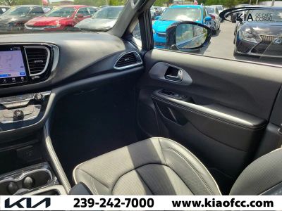2026 Chrysler Pacifica — photo 17 view