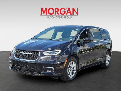 2026 Chrysler Pacifica — rear three-quarter view