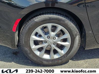 2026 Chrysler Pacifica — photo 9 view