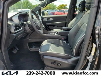 2026 Chrysler Pacifica — photo 23 view
