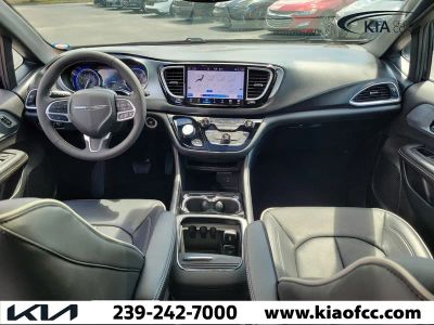 2026 Chrysler Pacifica — photo 15 view
