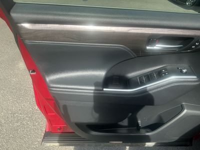 2023 Toyota Highlander — photo 15 view