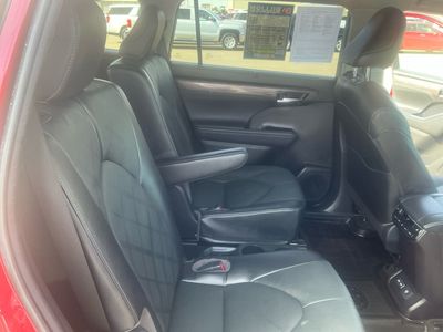 2023 Toyota Highlander — photo 19 view