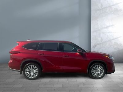 2023 Toyota Highlander — photo 7 view