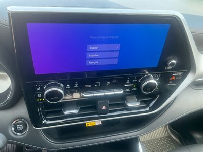 2023 Toyota Highlander — photo 11 view