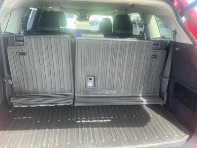 2023 Toyota Highlander — photo 17 view