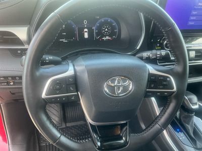 2023 Toyota Highlander — photo 13 view