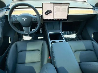 2025 Tesla Model Y — photo 16 view