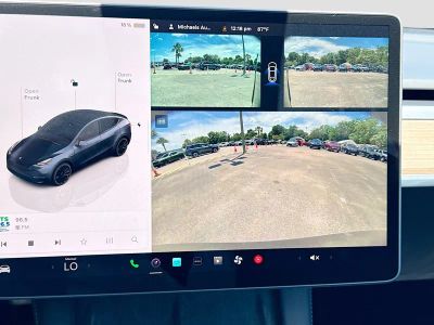 2025 Tesla Model Y — photo 33 view