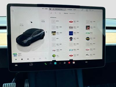 2025 Tesla Model Y — photo 28 view