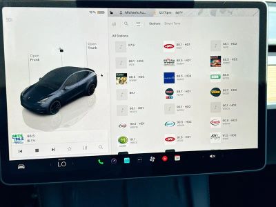 2025 Tesla Model Y — photo 32 view
