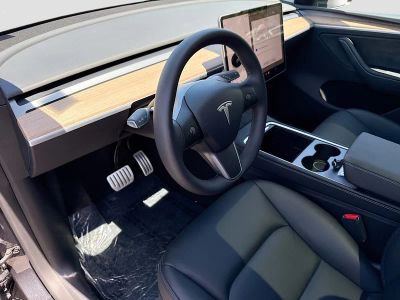 2025 Tesla Model Y — photo 26 view