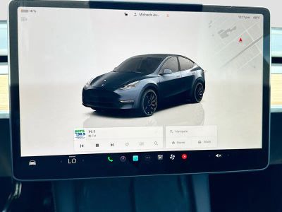 2025 Tesla Model Y — photo 30 view