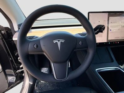 2025 Tesla Model Y — photo 38 view